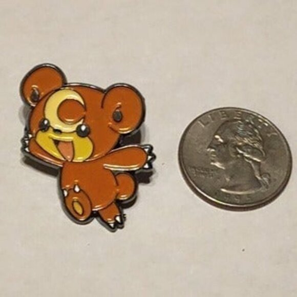 Teddiursa Brooch Enamel Pin - Adorable Pokémon Collectible - Picture 4 of 5